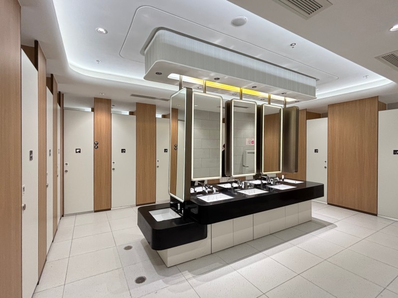 医 疗空间的“双护使者”：湖南防火冰火板医 疗抗 菌板的隐秘守护